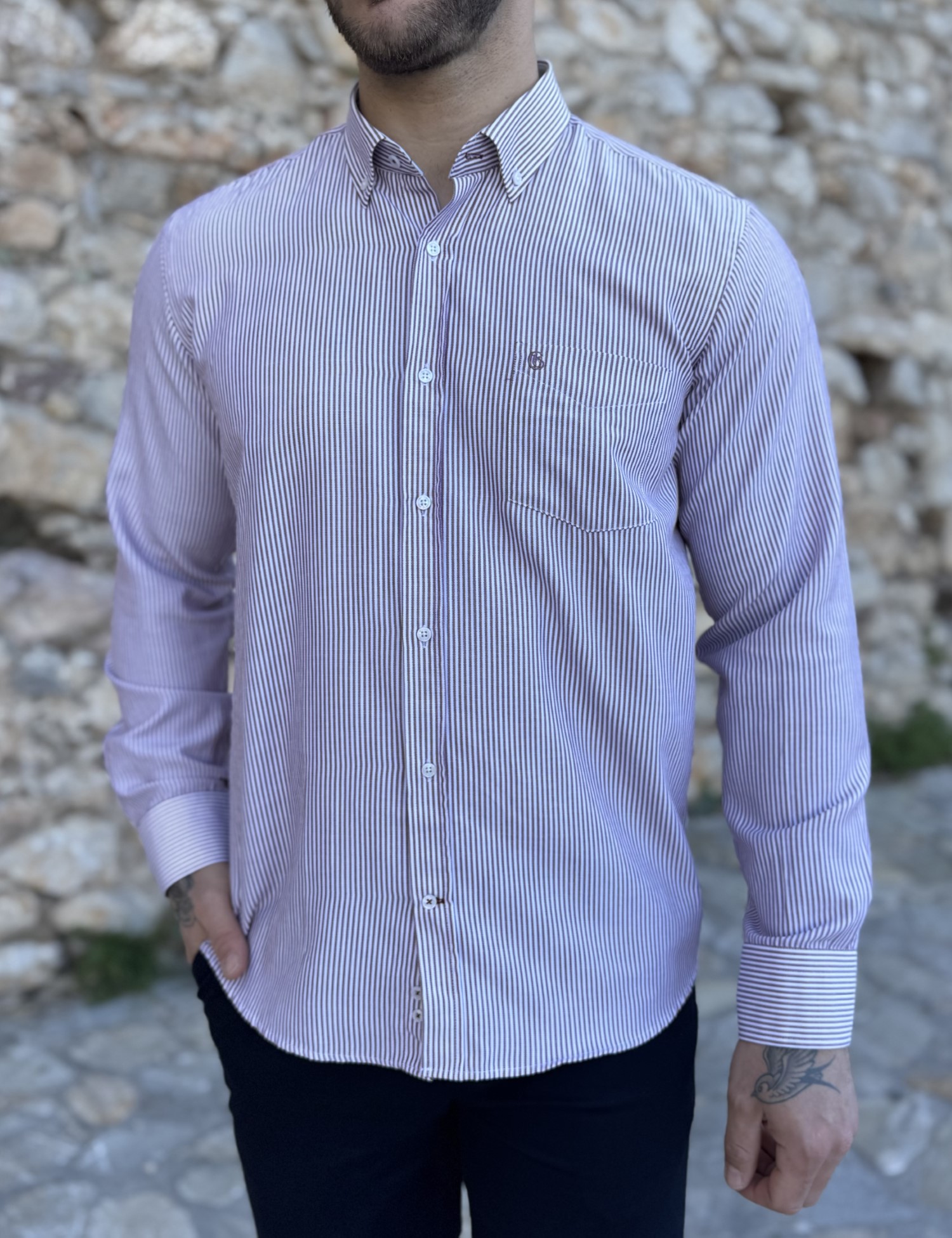 Ανδρικό μπορντό ριγέ πουκάμισο με γιακά και τσέπη στο στήθος 562B